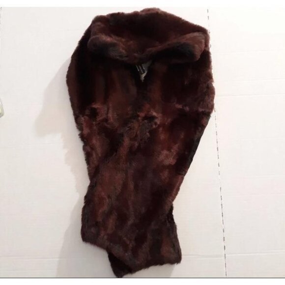 Kenneth‎ Cole Women’s Burgundy Collar Scarf 100% Polyester - Picture 2 of 13